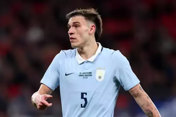 「「聖地ウェンブリーでまさかの珍事」　ウガルテがイエロー2枚でも退場せず？　伝説の「3枚事件」を彷彿とさせる審判団の大失態」の画像