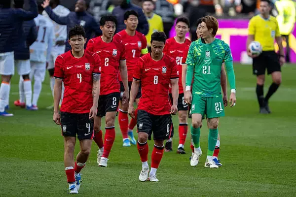 「「韓国の戦術はソン・フンミン、イ・ガンイン、キム・ミンジェだけ……」　欧州遠征2連敗の韓国　変わらぬ指揮官のビッグ3依存戦術に批判が殺到」の画像