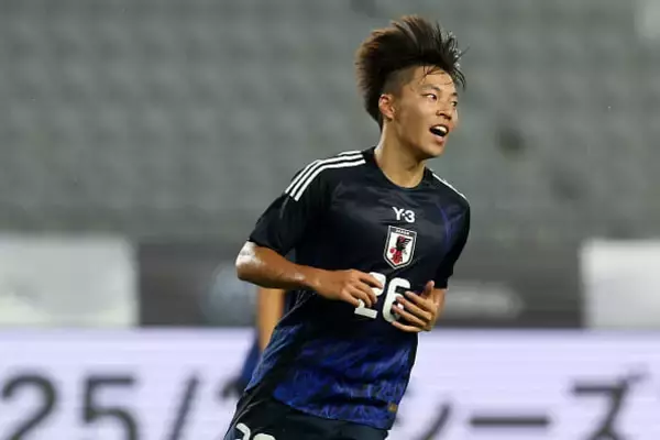 「流れを一変させた」フランスで鮮烈デビューの中村草太　元独代表DFも翻弄し現地メディアも絶賛！「終盤に生まれたチャンスのほぼすべてに絡み……」