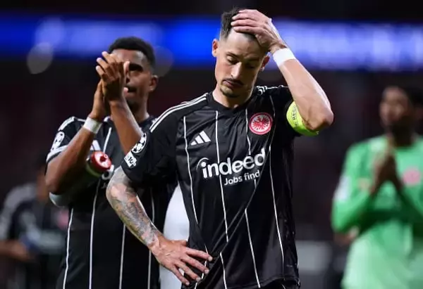 堂安所属のフランクフルトはバイエルン相手に3失点完敗　指揮官「このレベルで戦うためには…」