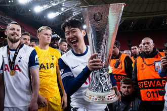 218cmの“韓国の巨人”もソン・フンミンの門出を祝福!?　軽々とお姫様抱っこする姿が話題に