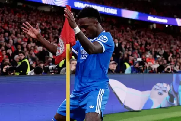 ヴィニシウスのセレブレーションを真似した？　ベンフィカのフットサルチームのベテラン選手が取った行動にまで注目が集まる