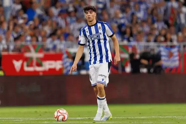 どうしても左利きのCBがほしいバルセロナ　久保建英の同僚ジョン・マルティン獲得を検討か