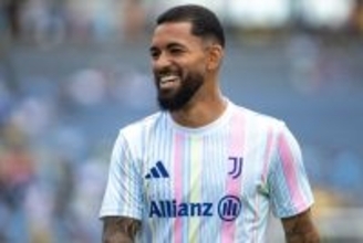 最もセクシーな女子サッカー選手の1人と言われたレーマンより8歳若い　レーマンと別れたD・ルイスの次なる恋人はエドゥの娘さんだった