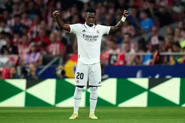 怪我をしないヴィニシウスの鋼の肉体はC・ロナウド級？　チームトップの3000分もプレイする驚異の強さ