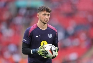 守護神ヴィカーリオの長期離脱に備えてトッテナムがGK獲得に動く ターゲットはペップ・シティ出身のGKジェイムズ・トラッフォード