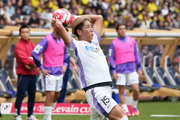 「届けという思いがゴールにつながりました」　広島にタイトルもたらした中野就斗のロングスロー　「小さい頃、野球選手を目指していたので」