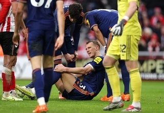 タイン・ウィア・ダービーで肋骨損傷　ダン・バーンは呼吸困難で病院へ