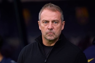 ハンジ・フリックの戦術は限界に達しているのか　セビージャ戦敗北で高まるバルセロナ指揮官への批判