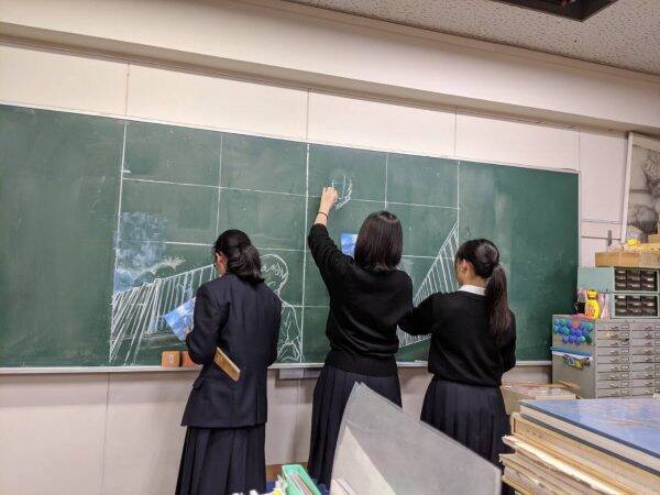 卒業生に届け 春日部東高校美術部が描いた 天気の子 の黒板アートがクオリティ高すぎる 年3月16日 エキサイトニュース