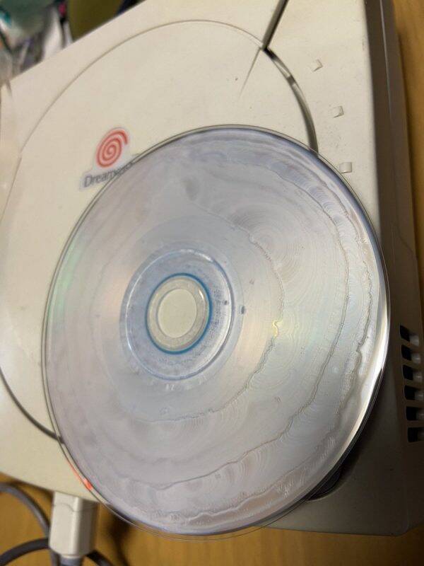 未開封のドリームキャストGD-ROMが腐ってた!? 悲惨な姿にコレクター騒然