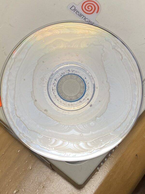 未開封のドリームキャストGD-ROMが腐ってた!? 悲惨な姿にコレクター騒然