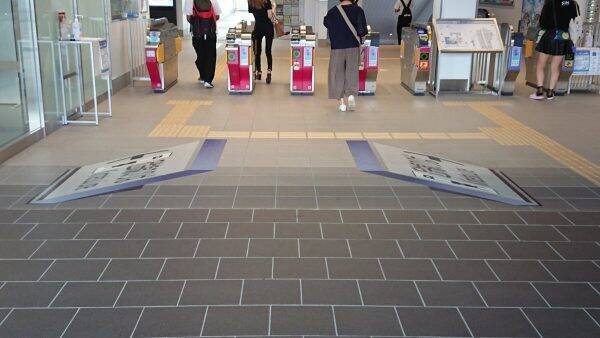 案内表示にトリックアートと動画投影を使う 近鉄桑名駅 の最先端ぶりがすごい 年9月6日 エキサイトニュース