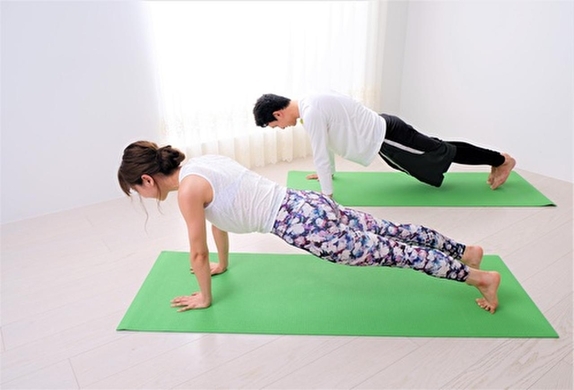 胸筋を鍛える 自重トレーニングのやり方 初心者におすすめのメニューを動画付きで紹介 年9月10日 エキサイトニュース