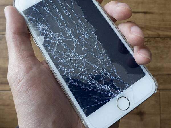 スマホ落とした ひび割れを修理せずに使い続けたらどうなる 19年9月25日 エキサイトニュース