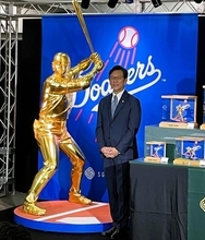 大谷翔平“本人公認”等身大の「黄金像」！ 金箔1,550枚使用、参考価格5,500万円の理由とは？「日本の伝統技術を結集」