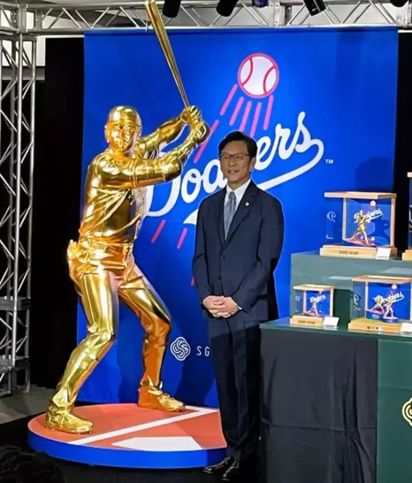 大谷翔平“本人公認”等身大の「黄金像」！ 金箔1,550枚使用、参考価格5,500万円の理由とは？「日本の伝統技術を結集」