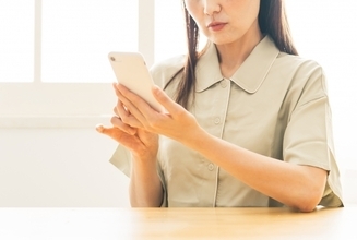 「介護脱毛」って必要？ 双方の負担・不快感を軽減するためにも…50代女性の切実な相談に体験談、現役・元介護士からの率直な意見続々