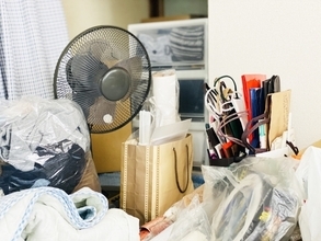 実家がゴミ屋敷になりそう…捨てられない親を動かすには？ 悩む相談者に経験者たちからのアドバイス続々