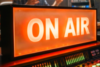 近藤真彦、HANA、ミスチル、嵐、槇原敬之…あの一歩を思い出す！「シューズ」ソングTOP10発表