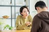 「不仲になってしまった両親…どうしたら良い？ 実家の重苦しい空気に悩む相談者へのアドバイス続々」の画像1