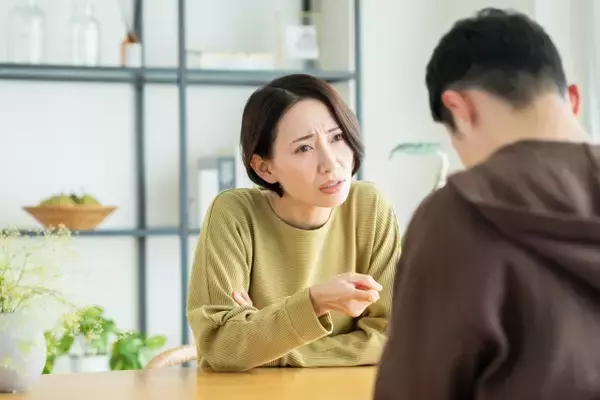 不仲になってしまった両親…どうしたら良い？ 実家の重苦しい空気に悩む相談者へのアドバイス続々