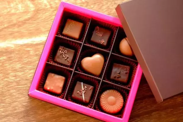 「義理チョコやめたら気が楽に…」「気遣いが心苦しい」職場バレンタイン、今年はどうする？ “自分へのご褒美”にシフトする人も