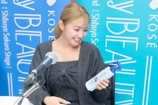 香音「3回ブリーチ」でも“潤ツヤ髪”の秘訣は!?「お風呂のなかでのケアが一番大切」「本当に傷みやすいので」