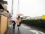 「梅雨の子どもの送迎は「泥」「湿気」が天敵…「逆転の乾燥術」でイライラを解消！洗濯物を増やさない“省エネ家事”術」の画像1