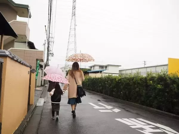 梅雨の子どもの送迎は「泥」「湿気」が天敵…「逆転の乾燥術」でイライラを解消！洗濯物を増やさない“省エネ家事”術