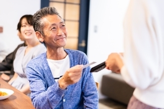 「後輩全員の飲み代を…」「初対面の高校生に1,000円を…」あなたが“大人”を実感した瞬間は？リスナーからのメッセージを紹介