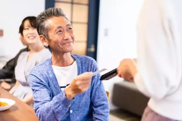 「後輩全員の飲み代を…」「初対面の高校生に1,000円を…」あなたが“大人”を実感した瞬間は？リスナーからのメッセージを紹介