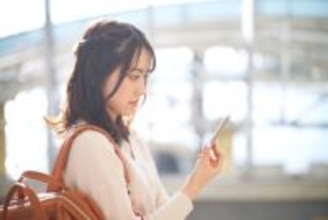 「歩道なら安全」は大間違い!? スマホ見ながらの歩行で要注意な「歩道の危険」