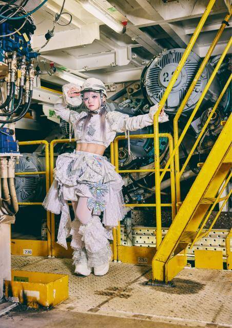 Maison de Queen メジャーデビューを電撃発表！ JR東海協力「リニア」ジャケ写に込められた“革命”の意志