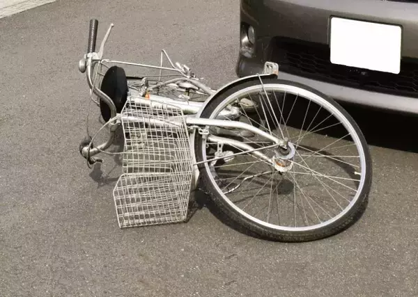 「自転車は安全」は大間違い？ 年間7万件の事故発生…交通事故が減る中で「自転車だけ増えている」!?