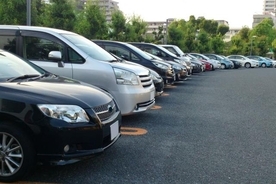 交通事故の約3割が「駐車場」で発生、その理由とは？