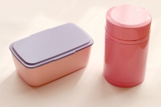 会社の冷蔵庫が小さくて2食分のお弁当が入らない！ 冷凍おにぎり、スープジャー、非常食…悩む相談者にアイデア続々