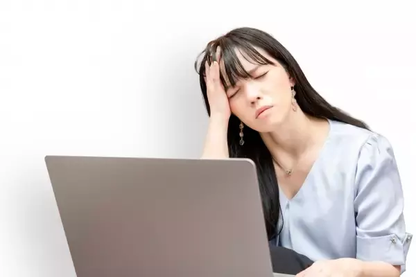 帰りたいのに帰れない謎ルール、後輩から理不尽にキレられ…納得できない“職場でのモヤモヤ”エピソード