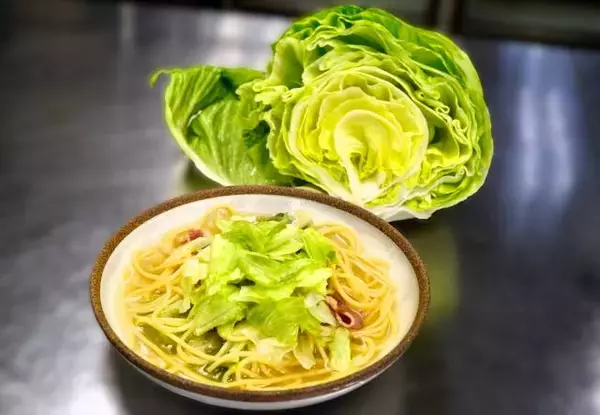 フライパン1つ・包丁不要で15分！野菜ソムリエ直伝「レタスのシャキ甘パスタ」レシピ、“旨味がぎゅーっ！”標高1,000m超が育む長野県川上村の高原レタスの魅力を紹介