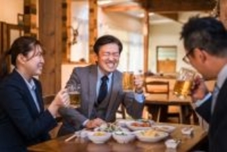 飲み会も社員旅行も「苦痛で仕方ない」…うまくやるコツは？ 小さな会社の同調圧力に悩む相談者へ共感・アドバイス続々