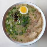 「10月2日は「とんこつラーメンの日（豚骨ラーメンの日）」！ “白濁スープ” は偶然の失敗から生まれた!?【今日は何の日？】」の画像1