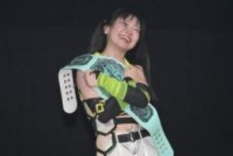 【東京女子】鈴芽がＭＩＲＡＩを破り第１７代インターナショナル王者に　防衛ロードは「世界中のプロレスラーが対象」