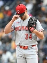 【ＭＬＢ】レッズが４者連続押し出し含め７連続四球の怪記録　防御率２２・５０の捕手よりひどい制球難