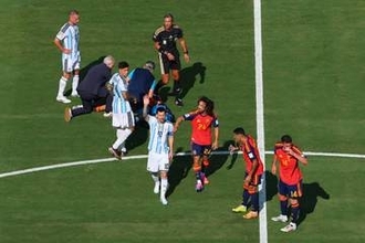 【北中米Ｗ杯】メッシのククレリャ退場要請にレジェンドら意見続々「見ていて悲しい」