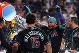 「【ＭＬＢ】最長飛距離？　打席からベンチまで豪快バット投げ「この瞬間のために生まれてきた」＝米報道」の画像1