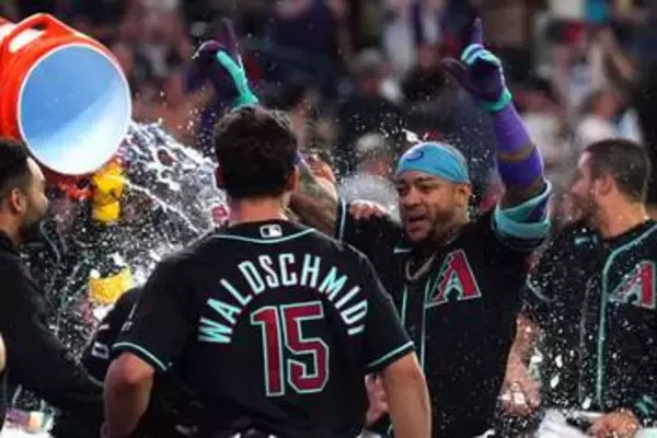 【ＭＬＢ】最長飛距離？　打席からベンチまで豪快バット投げ「この瞬間のために生まれてきた」＝米報道