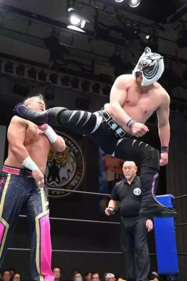 【ストロングスタイル】スーパー・タイガー＆竹田誠志　タッグ王座Ｖ１「まだ道なんか譲らんからな」