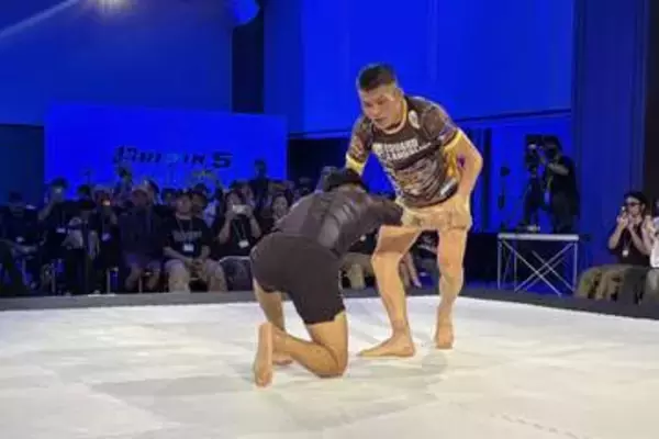【ＲＩＺＩＮ】青木真也　公開練習＆生配信を終えて放談「関わりが大事」「あとは※をナメれば完成」