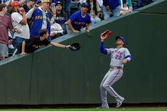 【ＭＬＢ】メッツ・ソトの守備中の行動に称賛 「いい瞬間だ」身を乗り出す少年よりも少女に…