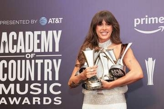 テイラー・スウィフトの立場を脅かす新星エラ・ラングレー　最新アルバムが14週連続首位